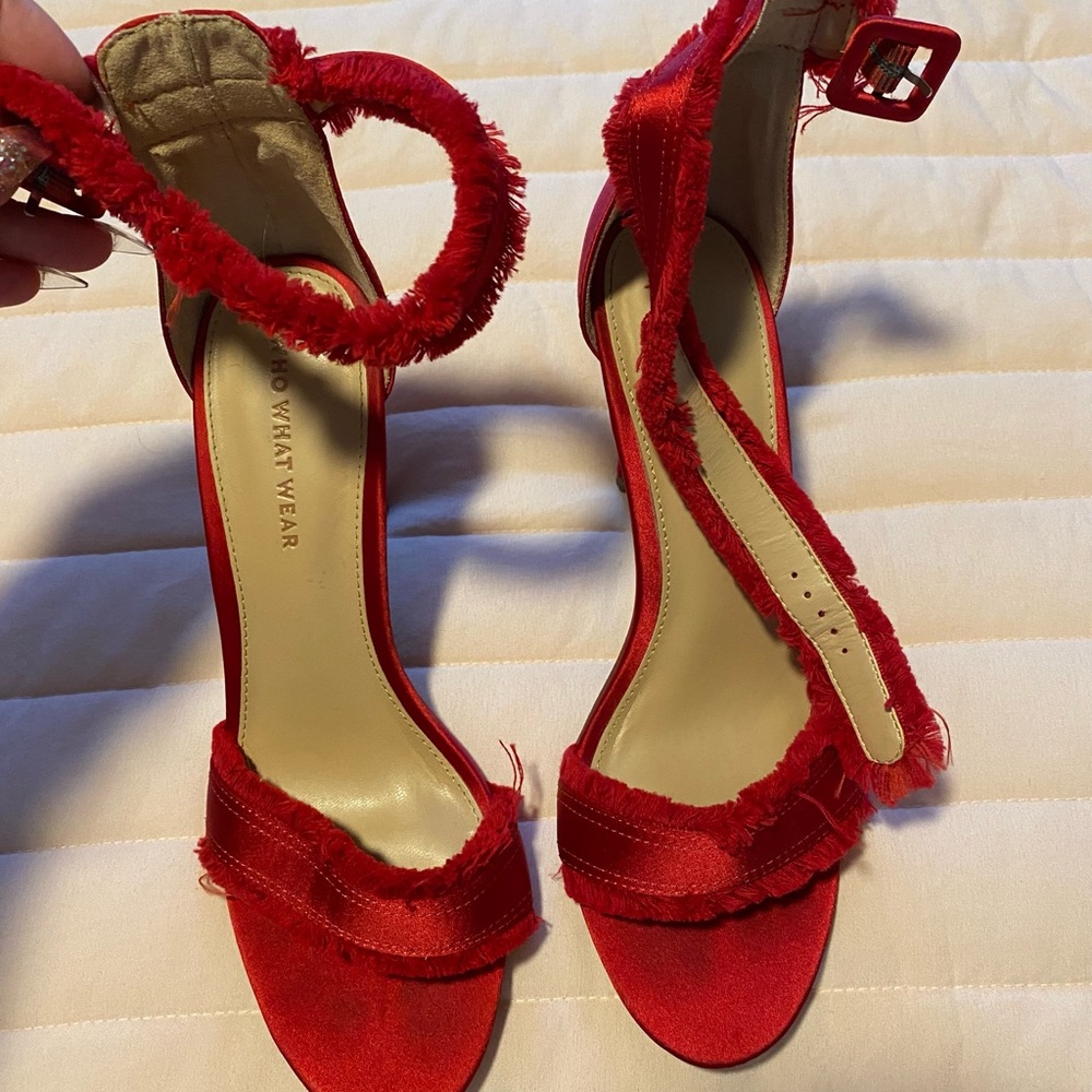 Red pumps